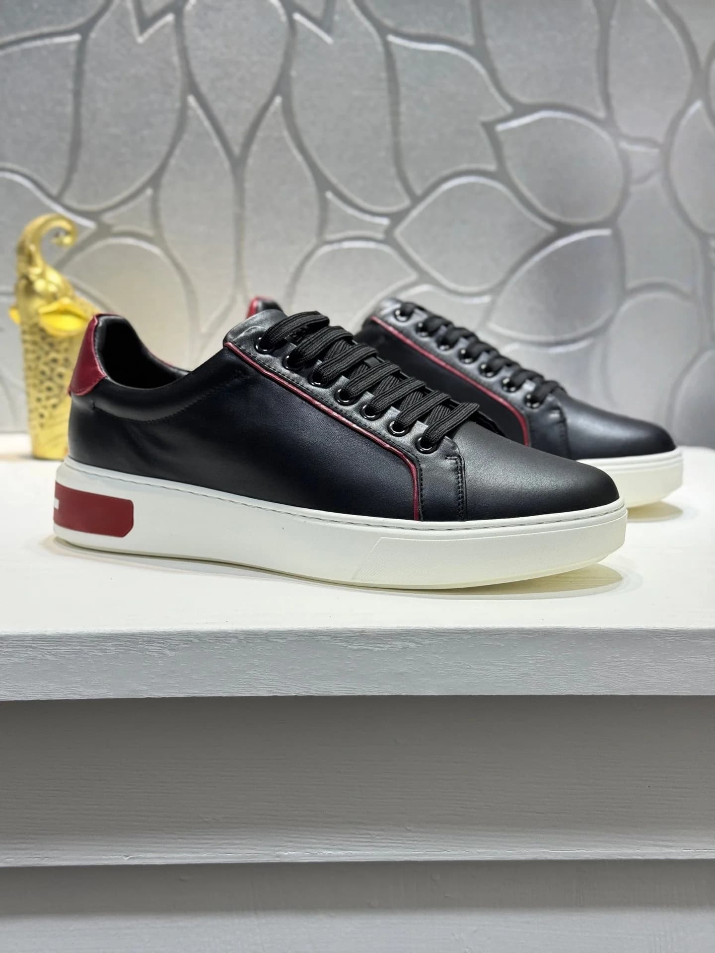 High Quality Casual sneakers, Low Shoes in Vera Luxury Brand Leather for Couples, Perfect for Open Pendolarism
