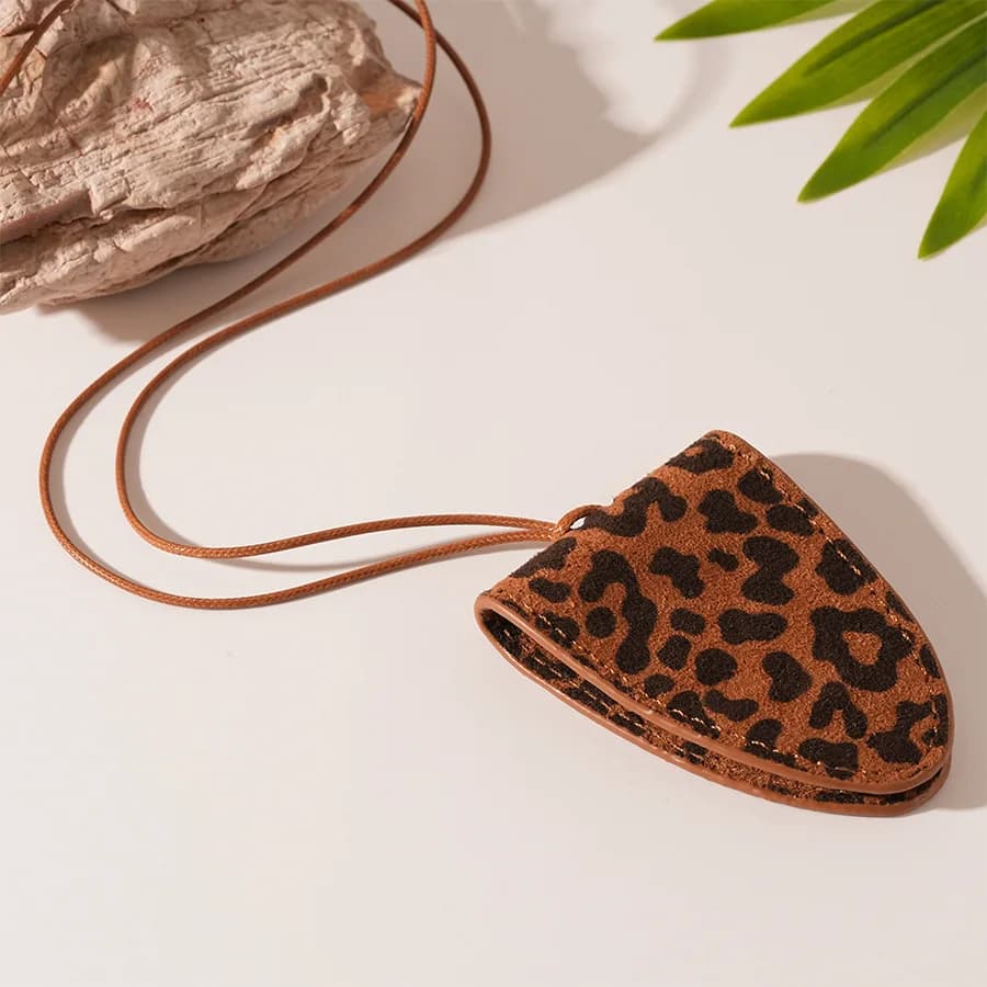 Leopard Print Eyeglasses Storage Bag Pendant Necklaces Vintage Sunglasses Magnetic Neck Hanging Pouch Charms Sweater Jewelry M