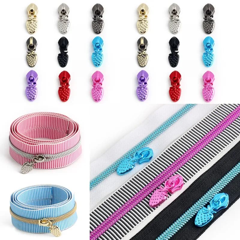 Set da 6 Pezzi: Tirazip in Metallo a Forma di Fragola con 5 Cinghie in Nylon per Cerniere, Accessori per Kit Fai-da-te, Decorazione Borse e Cucito