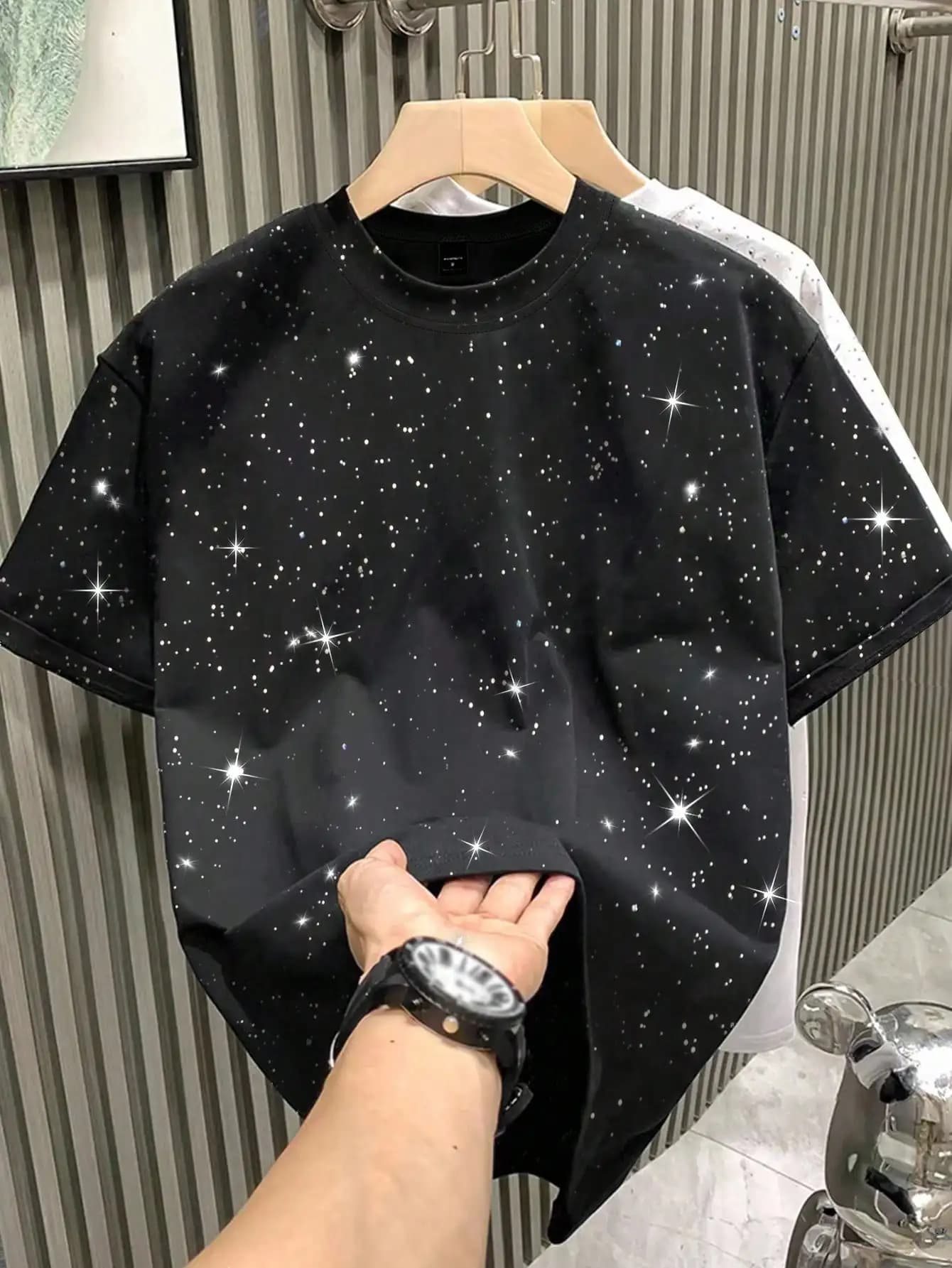 T-shirt a maniche corte da uomo con stampa a stella nera, maglietta casual con scollo rotondo per l'uso quotidiano estivo