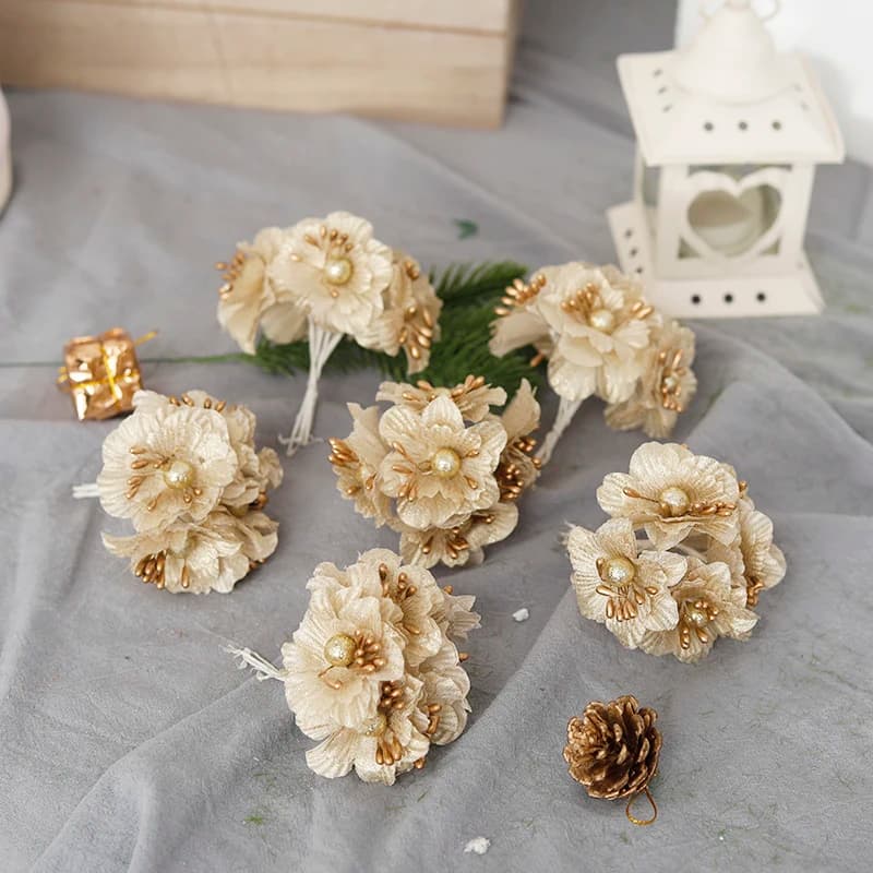 Mini fiori artificiali in seta dorata/argento, confezione regalo per torta nuziale di Natale, ghirlanda fai da te, decorazione per scrapbooking, accessori da sposa