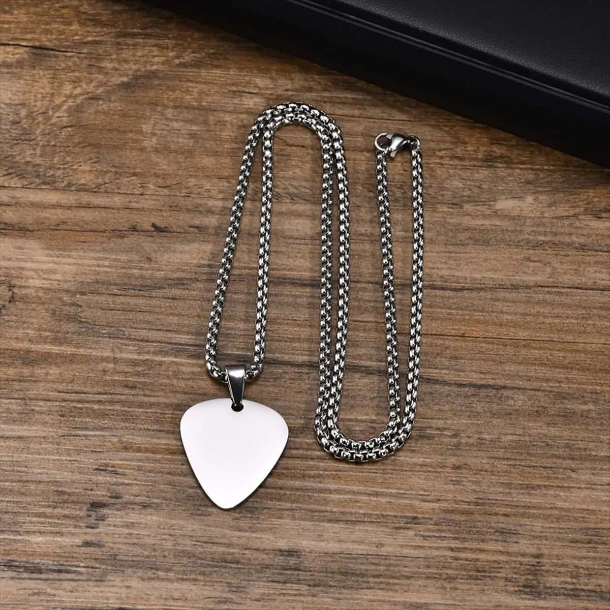 T34C 2 Sets of Guitar Pick Holders, Personalized Steel Accessories, Black and Silver Stainless Steel Chains