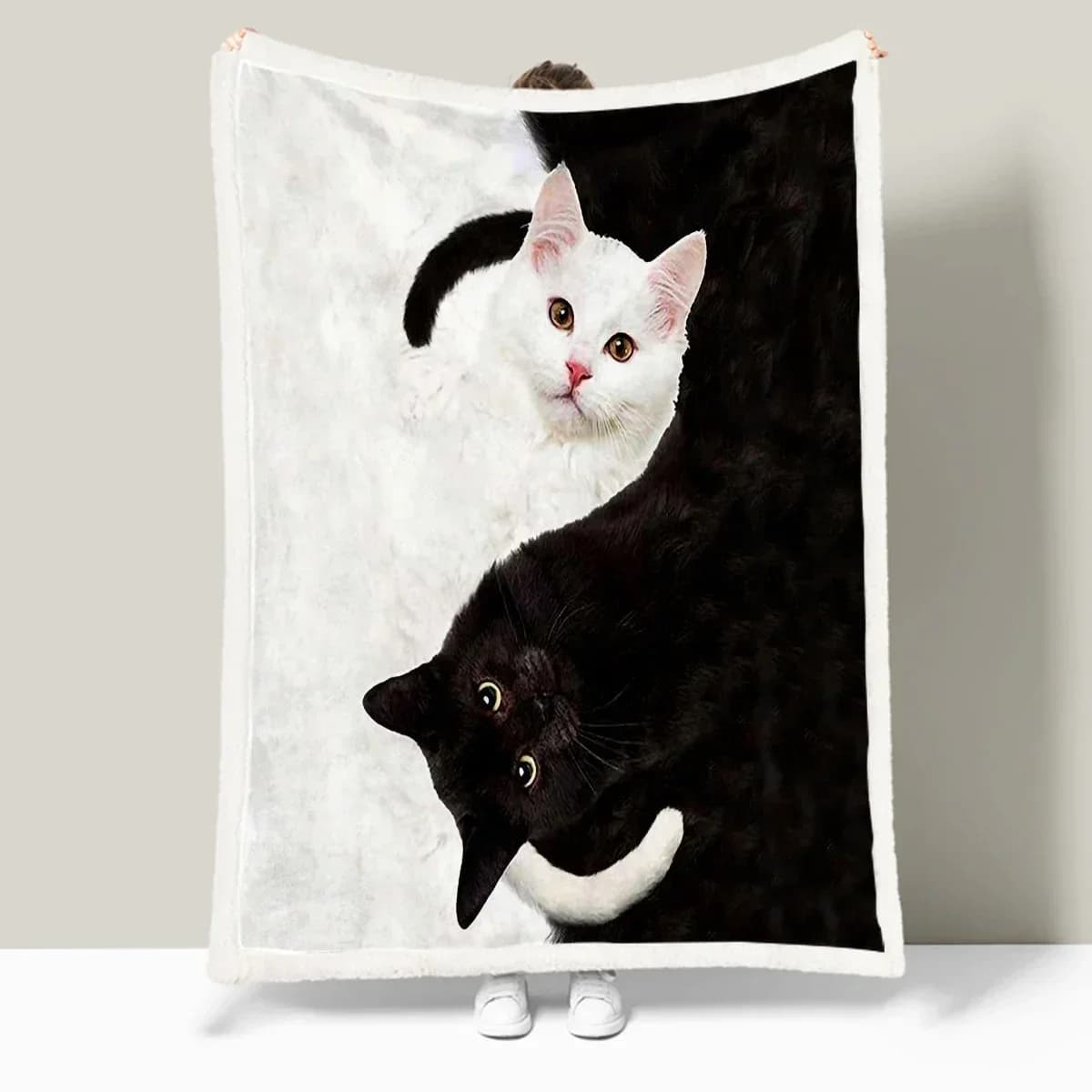 Coperta in peluche Tai Chi Cat in bianco e nero Coperta Sherpa super morbida per divano letto 75x100 cm 130x150 cm 150x200 cm