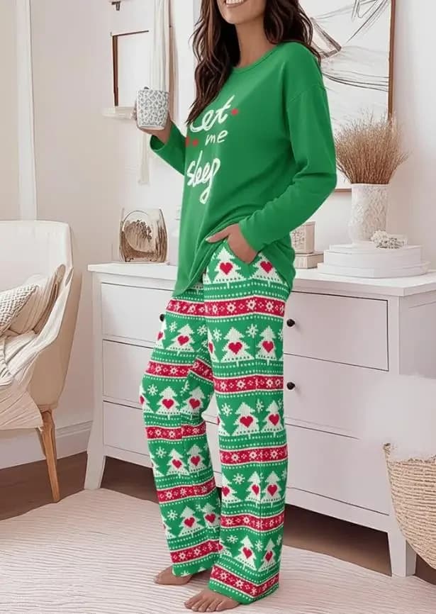 Completo da 2 pezzi con top a maniche lunghe e pantaloni con stampa albero di Natale e fiocchi di neve, set di pigiami natalizi casual da donna