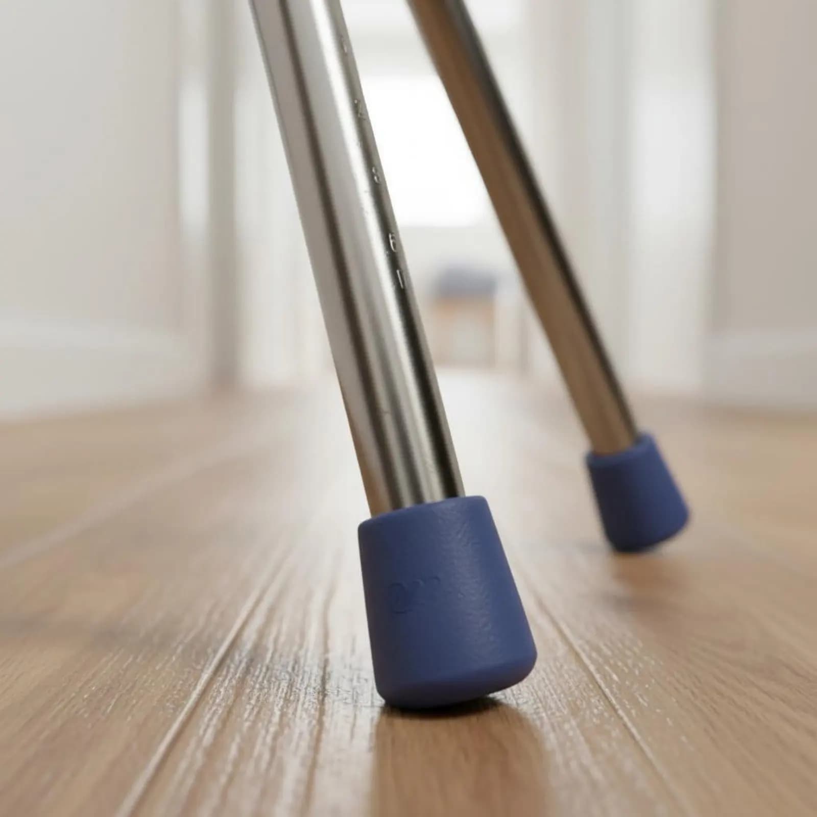 Trekking stick with Anti-slip seat, Portable stool, Comfortable handle, Lightweight for Seniors and Travel