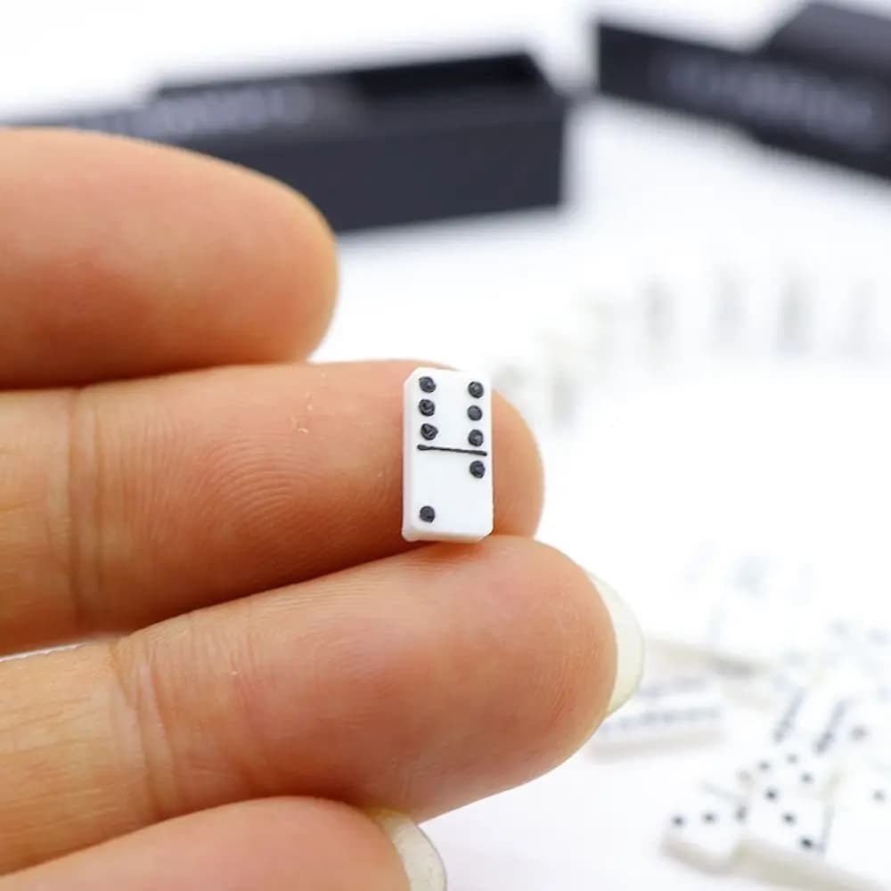 Set Nuovo 1:12 Miniatura Domino per Casa delle Bambole, Modello in PLA Bianco e Nero, Gioco da Tavolo Miniatura per Apprendimento