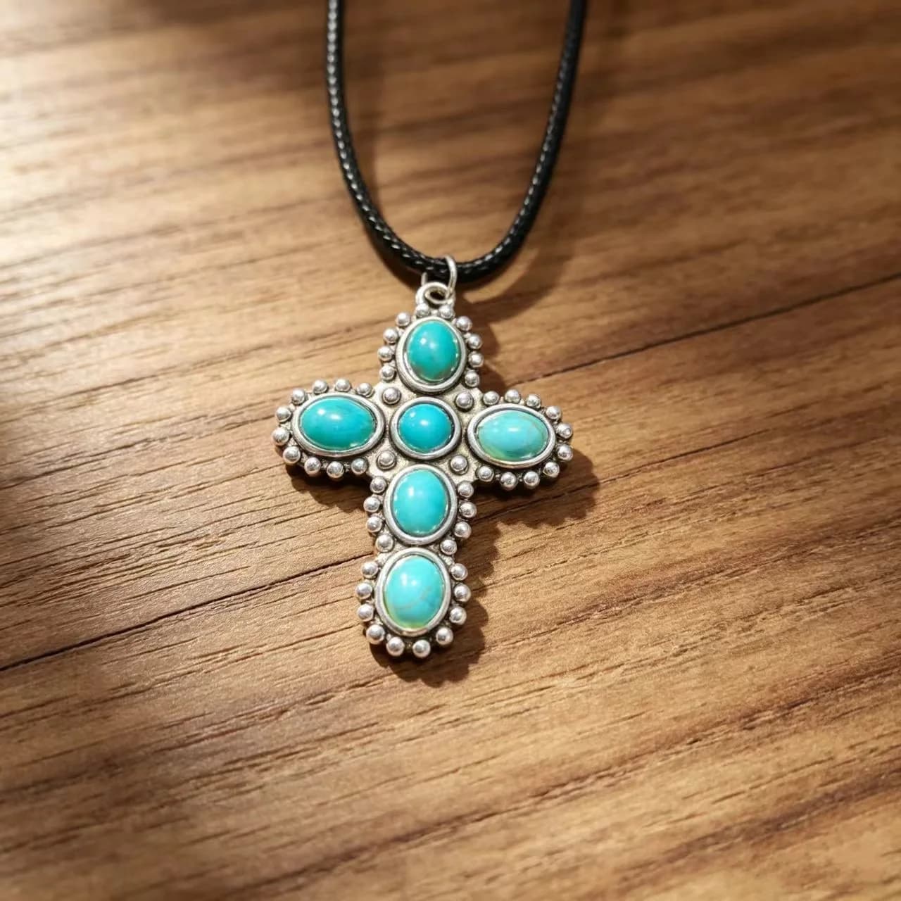 Vintage Cross Pendant Necklace with Inlaid Turquoise, Fashionable and Versatile Bohemian Style Jewelry
