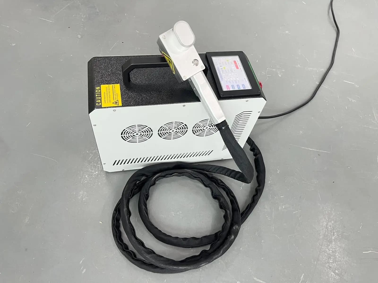 Portable Backpack Fiber Cleaning Machine for Rust Paint Oil Removal with Air Cooling System - Affordable Stainless Steel UPVC