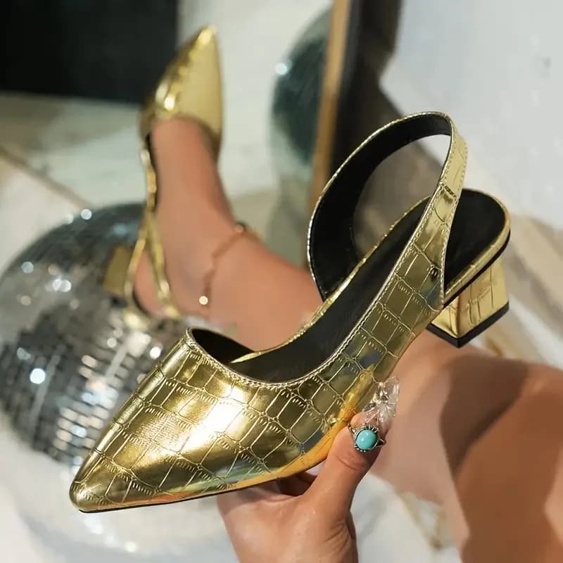 Nuove scarpe estive da donna con punta a punta, design in similpelle PU, sandali e ciabatte da donna alla moda.