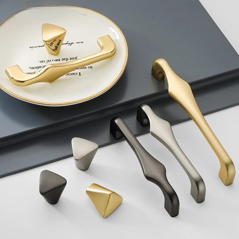 Maniglie per mobili grigio oro Maniglia per porta dell'armadio da cucina e maniglia Manopole per cassetti per spogliatoio Maniglia per porta dell'armadio Ferramenta per mobili