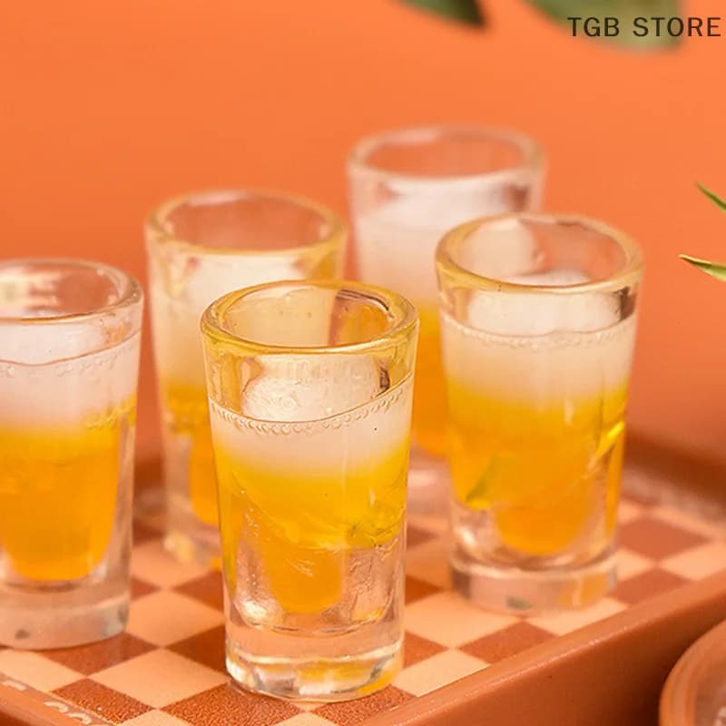 10 pz/set tazze da birra tazza accessorio modello di bevande giocattolo in miniatura giocattolo da cucina tazza di vino giocattolo decorazione della casa delle bambole