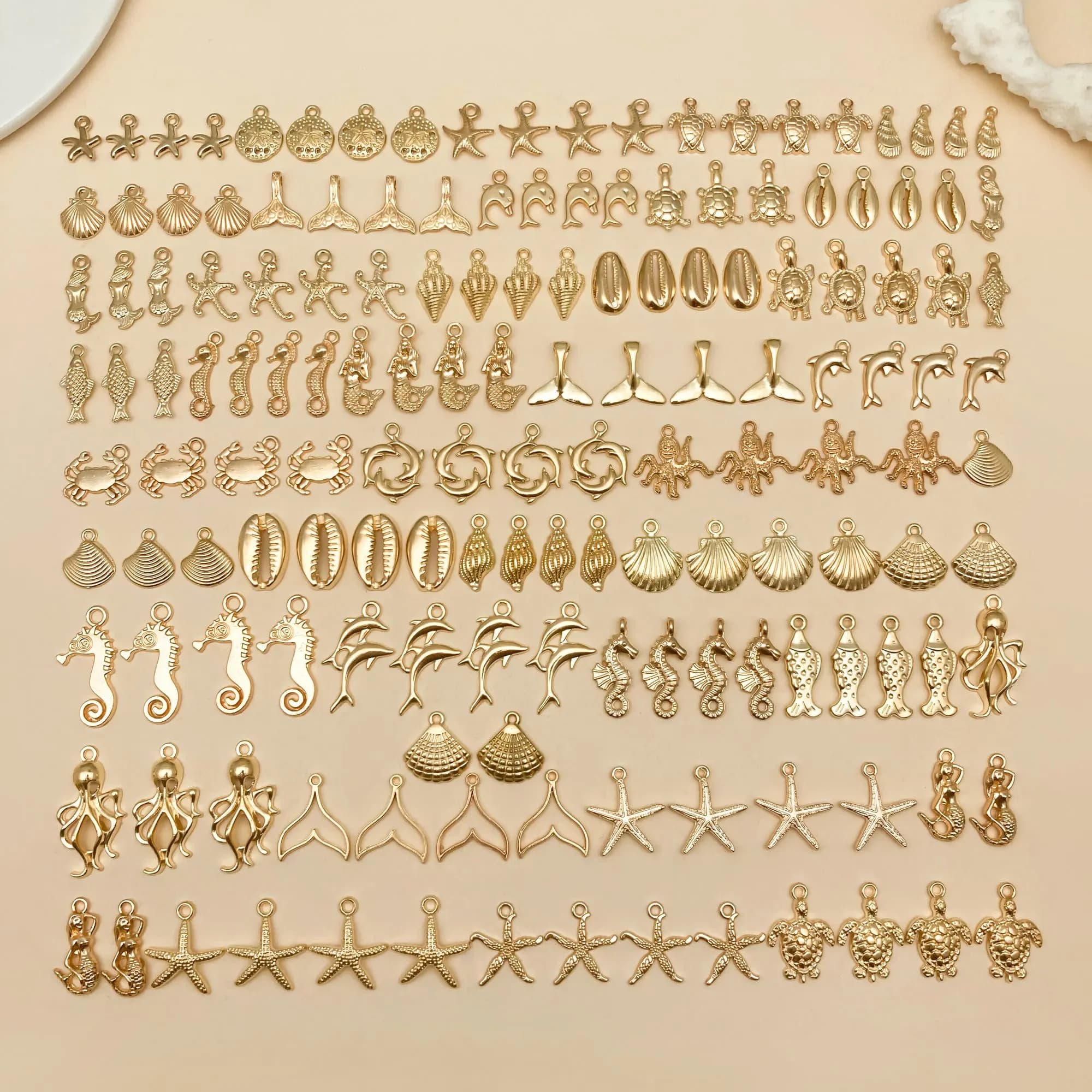 Misto casuale 20/50/100 pezzi lega di conchiglie antiche dell'oceano, stelle, cavallucci marini serie pendenti con ciondoli accessori, adatto per orecchini fai da te