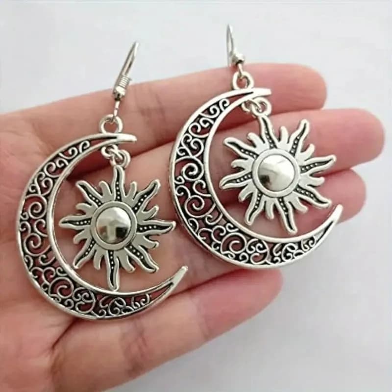 Vintage Hand Carved Moon Star Shaped Dangle Earrings Silvery Plated Women's Fashion Jewelry Creative Festival Accessories Gifts