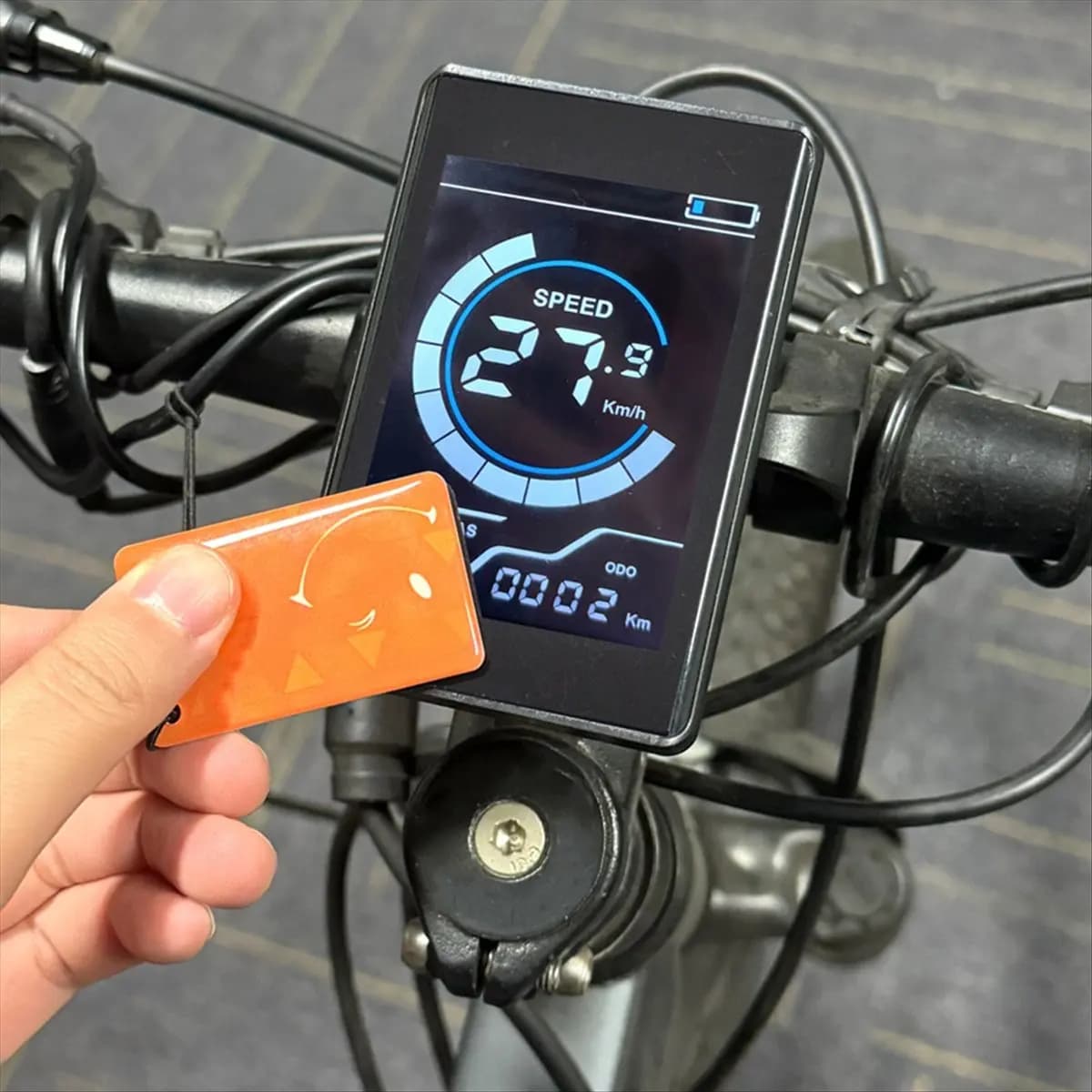 Display da ciclismo con 2 carte NFC Pannello di controllo LCD induttivo impermeabile a 5 pin per scooter elettrici