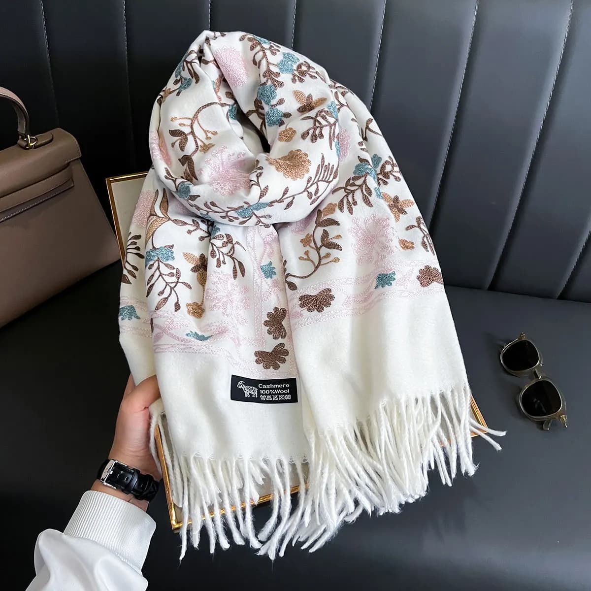 Nuovo Inverno Caldo Sciarpa di Cachemire per Le Donne Ricamo Coperta di Pashmina Scialle di Spessore Wrap Fazzoletto Da Collo Moda Bufanda Echarpe Poncho