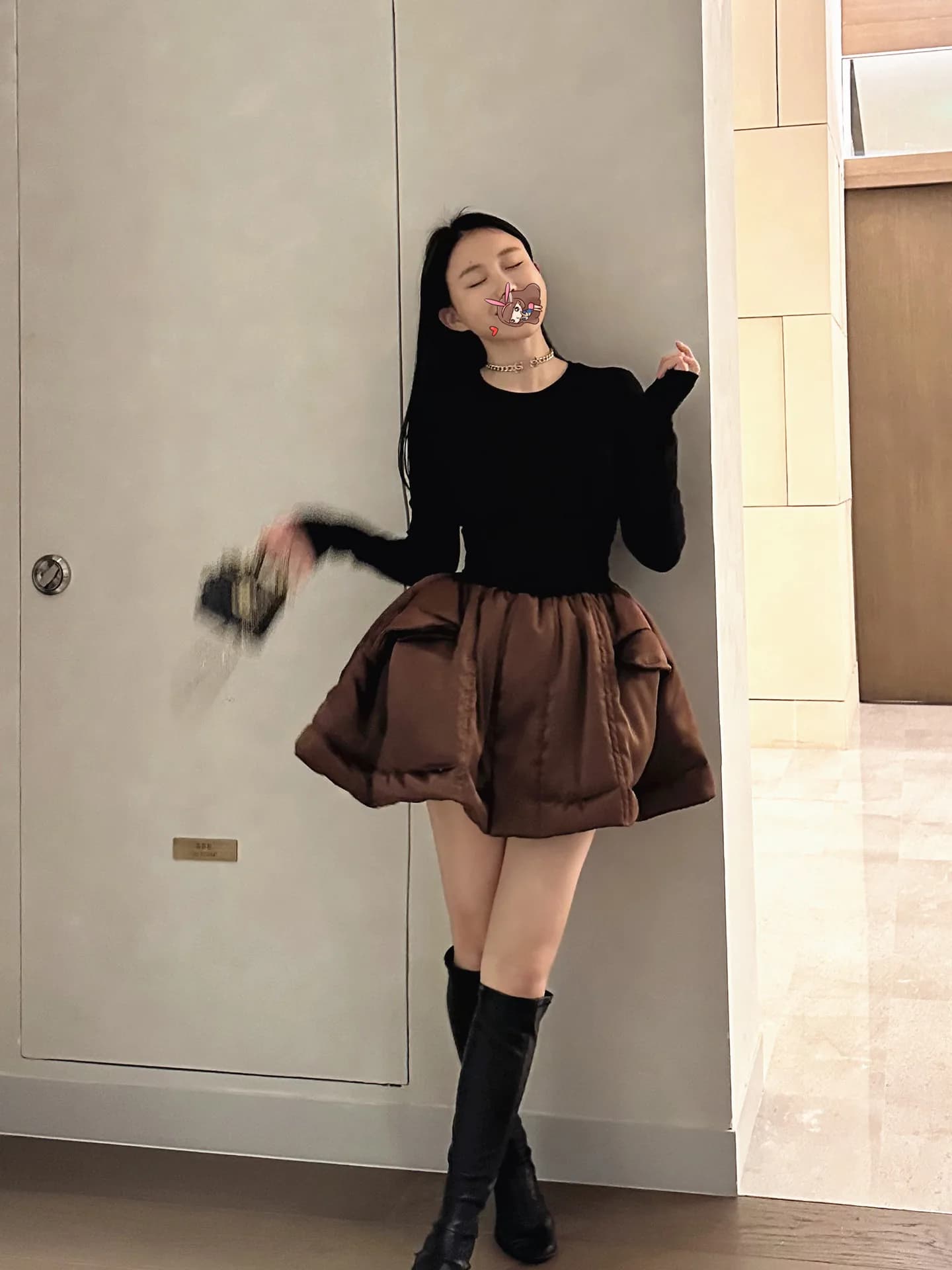 Abito Nero Lavorato a Maglia Stile Hebe da Donna, Vestito Corto Elegante Slim Fit con Gonna a Balze, Maniche Lunghe e Girocollo, Ideale per il Pendolarismo Urbano e lo Stile Street
