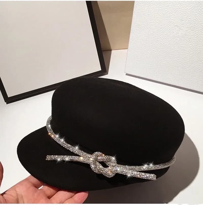 chic ed elegante feltro di lana invernale di lusso grande strass lucido fiori catena da donna cappello ottagonale berretto da donna con visiera