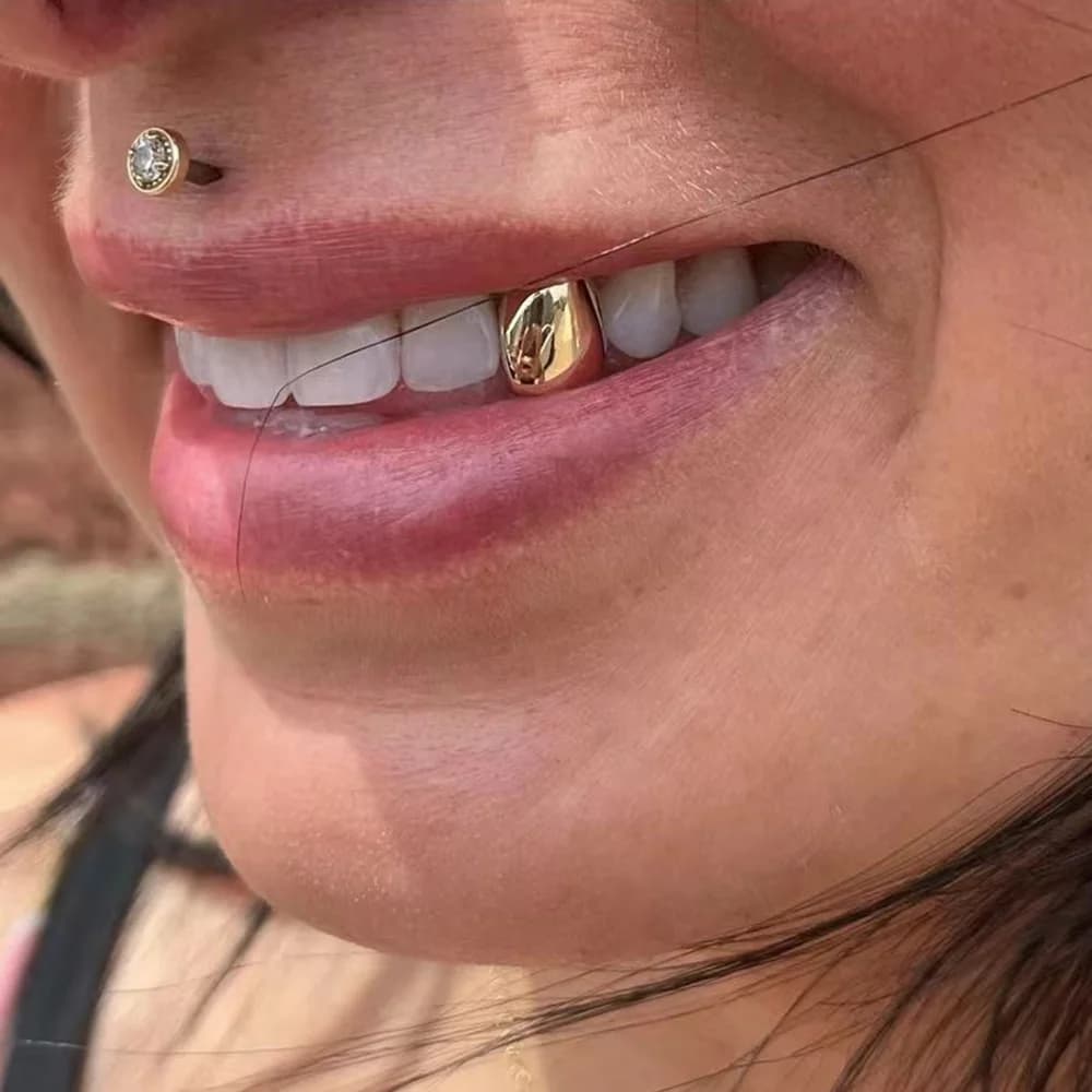 RACHELZ HipHop Classic Denti Singoli Grillz Golden Tooth Caps Decor 14K Gold Plated Dentali Jewels for the Body For Women Men