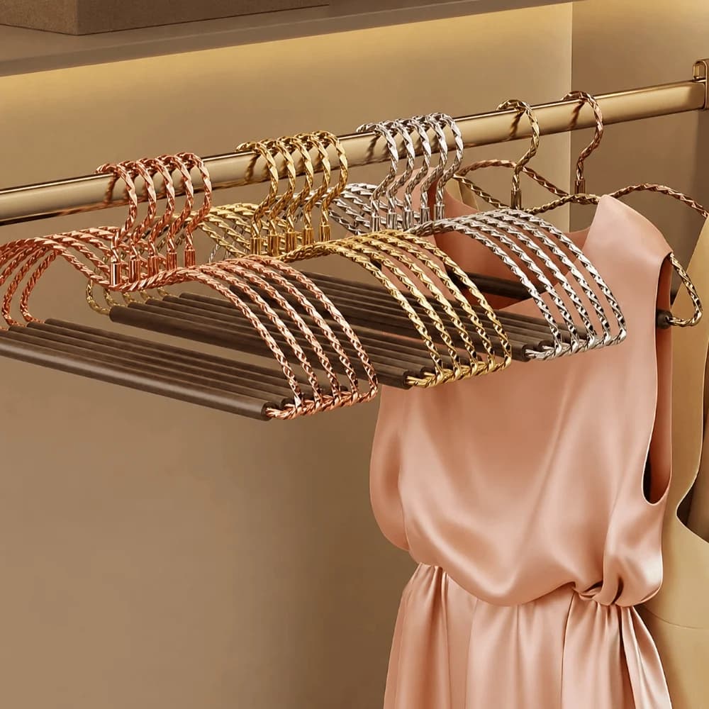 3pcs Short Neck Clothes Hangers Space Saving Rotatable Design Clothes Drying Rack Anti Slip Long Dress Storage Hangers Home Use