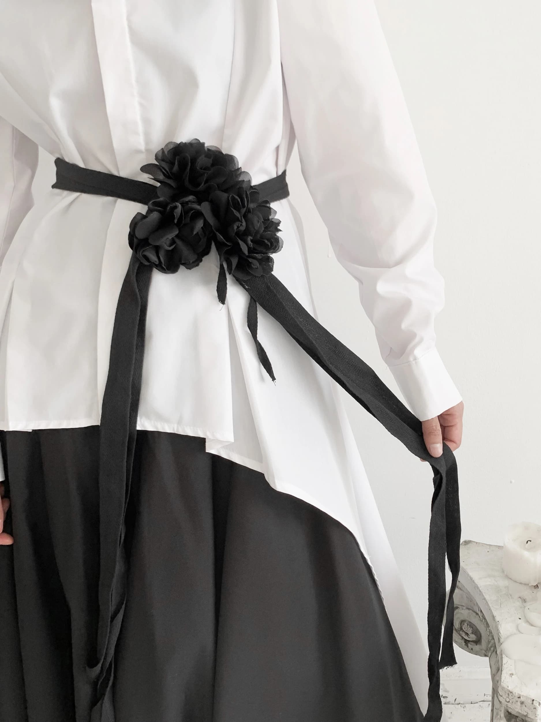 Cintura Artigianale da Donna Stile Dark con Fiori, Versatile per Modellare la Silhouette, Design Elegante e Universale
