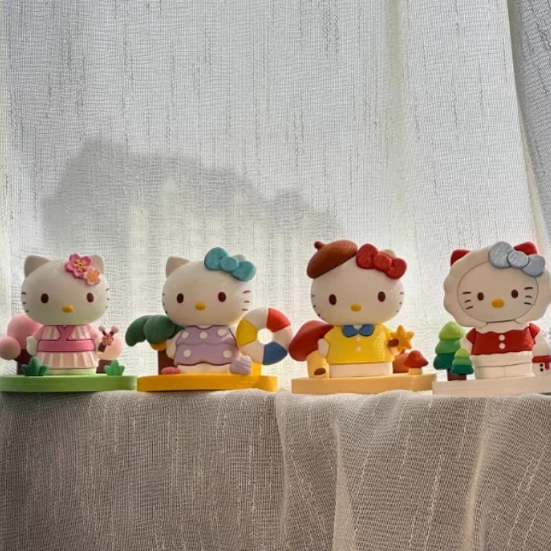 Statuetta in Scatola Disponibile con Personaggi dei Quattro Anni del Ciclo del Gatto Kt, Adatta per Modellini di Auto, Decorazioni da Tavolo e Regali con Statuette in Resina Epossidica