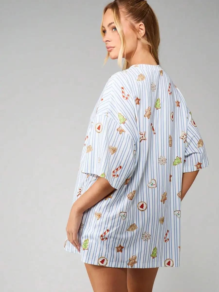 Camicia da notte natalizia oversize con stampa di biscotti di pan di zenzero, top pigiama a righe per donna