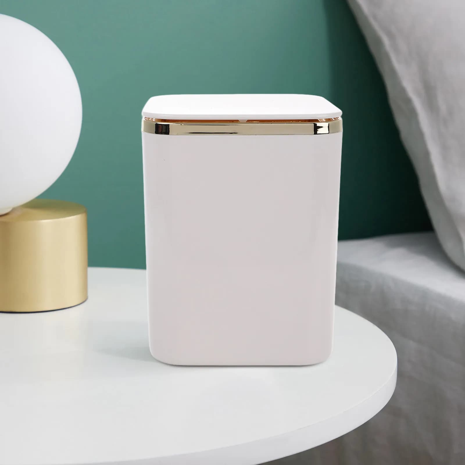 Mini Cestino Quadrato da Scrivania, Contenitore per Rifiuti Compatto in Plastica per Casa, Ufficio, Dormitorio, Piano di Lavoro, Tavolo, Efficiente e Semplice