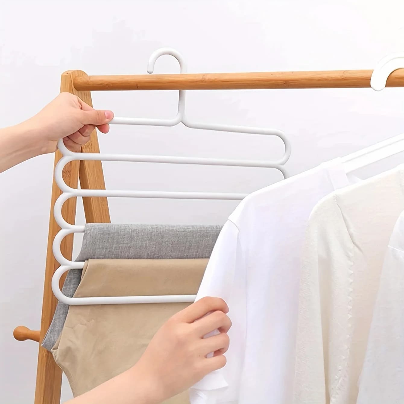 Appendiabiti Multistrato per Pantaloni - Design Salvaspazio, Antiscivolo e Regolabile per Organizzare Vestiti, Sciarpe e Accessori