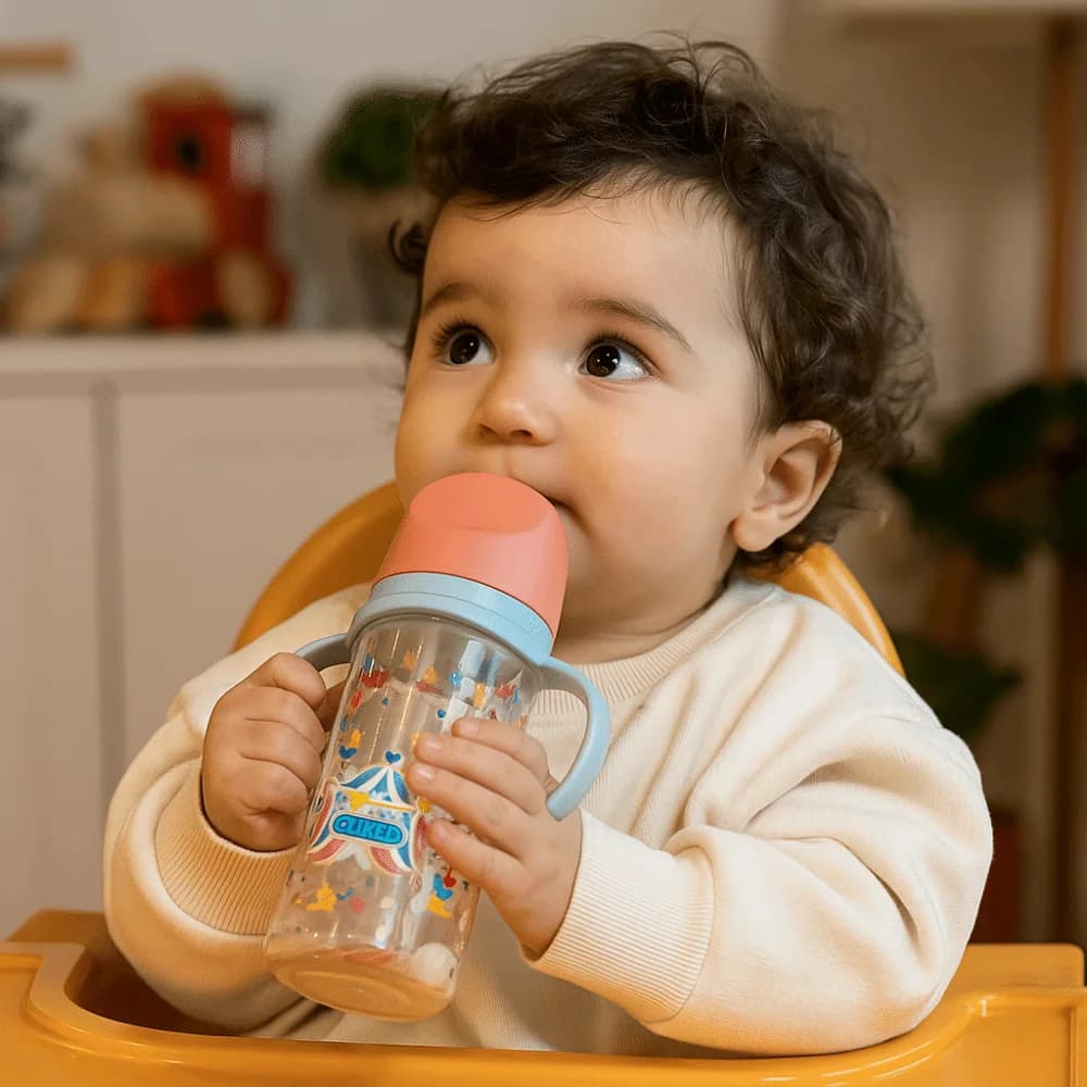 Bottiglia per il latte per bambini in cartone animato Modello animale con manico Biberon per bambini Resistente alle cadute Tazza per il latte trasparente per bambini Alimentazione del bambino