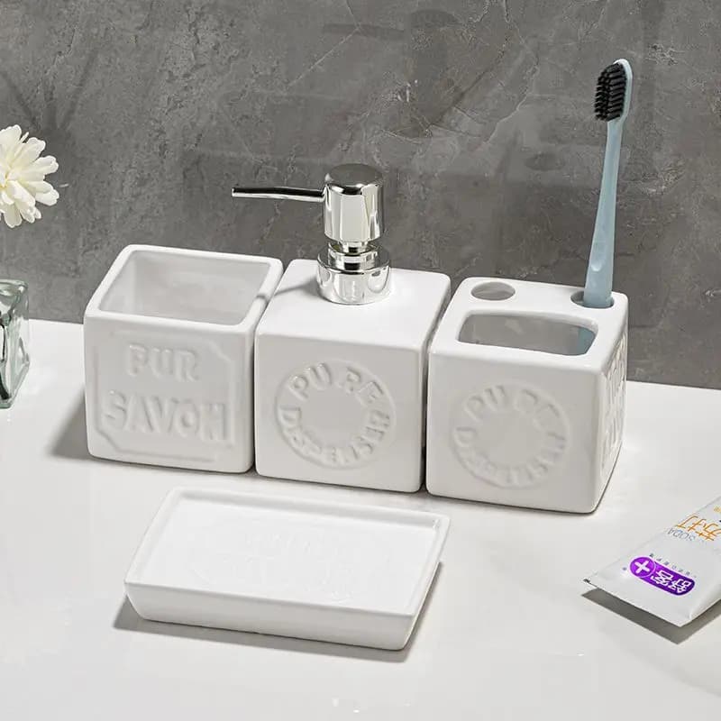 Bottiglia di lozione quadrata in ceramica Porta spazzolino Collutorio Tazza Portasapone Accessori per il bagno Dispenser di sapone per shampoo domestico