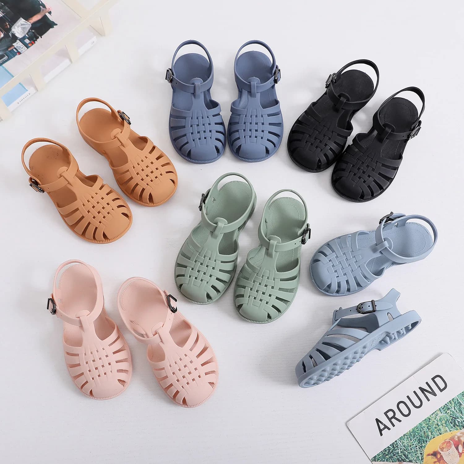 Sandali Romani per Bambini 2026 Nuova Collezione Estiva Design alla Moda Sandali da Bambina Asciugatura Rapida Suola Morbida Scarpe da Spiaggia per Bambini