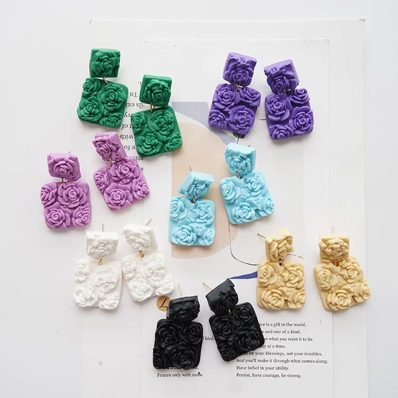 Set di orecchini in argilla polimerica con top in resina floreale piena di rose pendenti con patatine quadrate in colori solidi alla moda per spettacoli di regali per feste