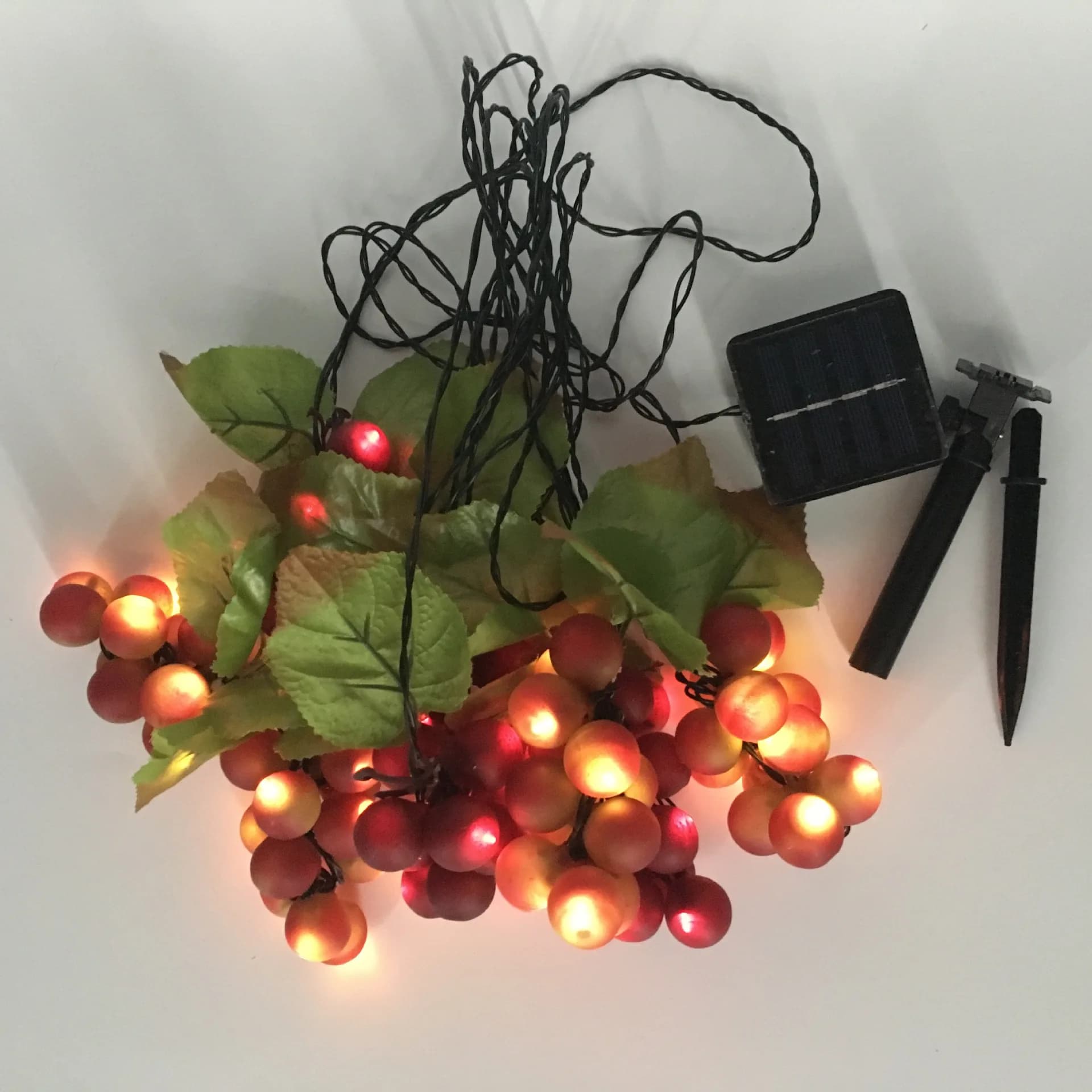 Luci a corda d'uva a LED da fata solare per esterni per decorazioni festive di nozze di Natale Luci a corda d'uva a LED