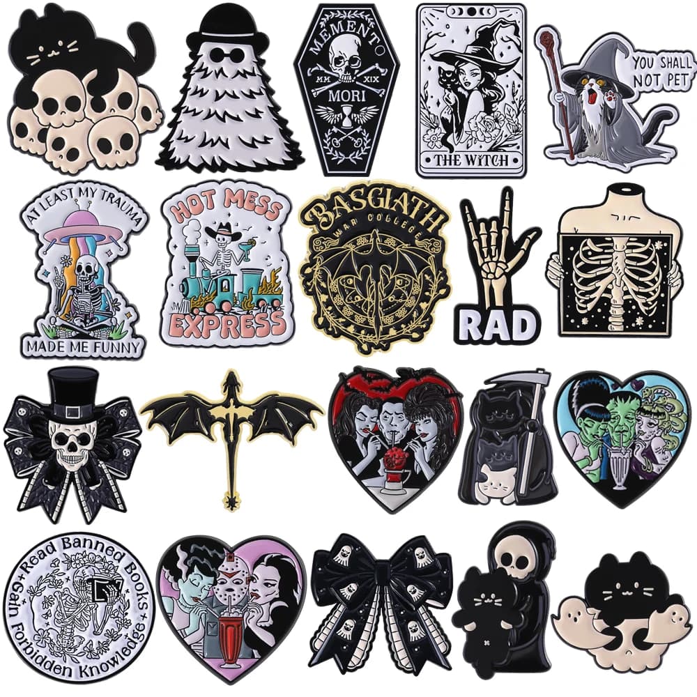 Teschio gotico Halloween Spille in metallo Gatto nero Bara Fantasma Mago Pterosauro Tarocchi Fiocco Spille horror Distintivo Regalo per gli amici