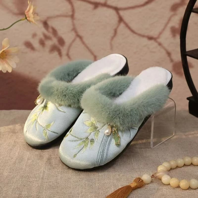 Winter New Women Baotou Embroidered Cotton Slippers Ethnic Style Soft Sole Plush Keep Warm Fluffy Outdoor Slippers Hanfu Slipper
