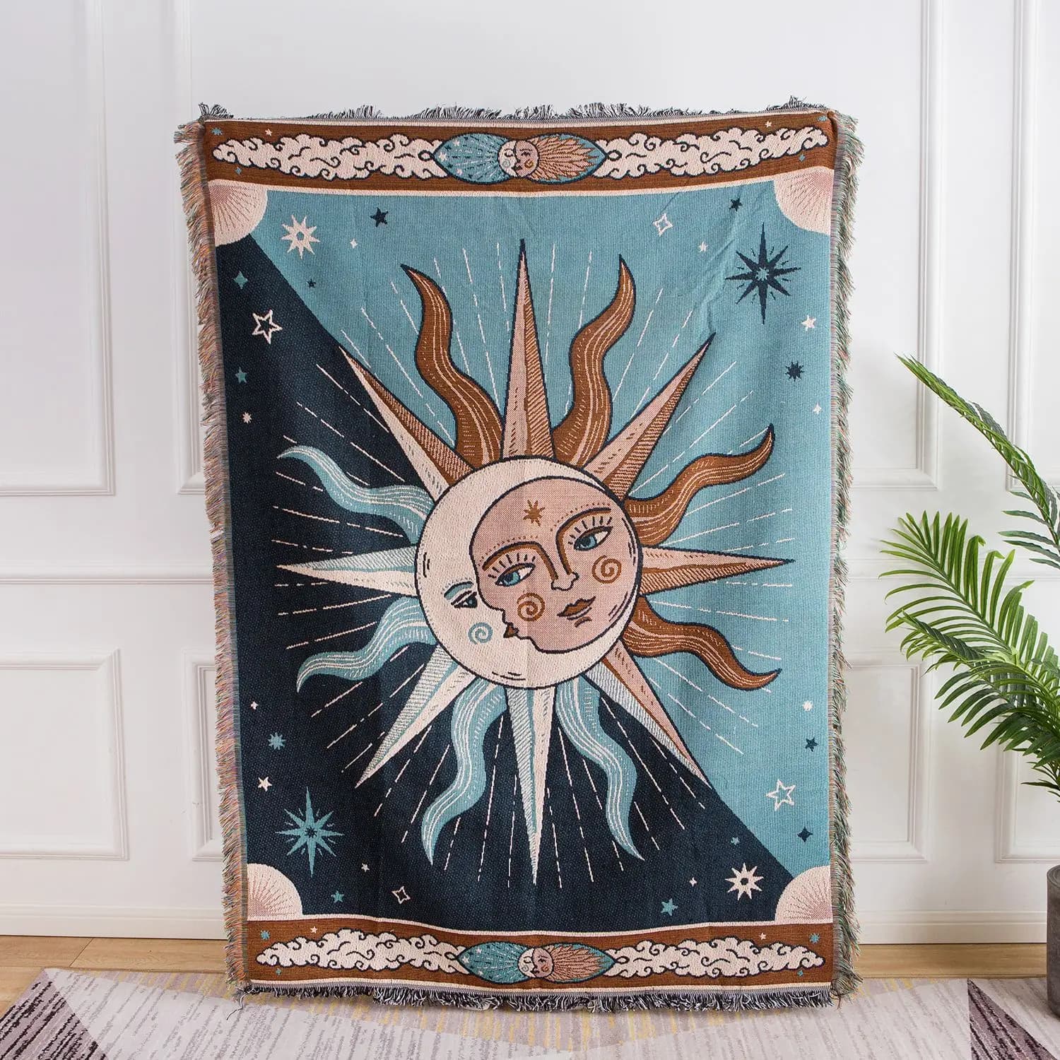 Shooting blanket with moon and sun. They were covering. Feature decorative tassels. Sofa bed in cotton fabric. Hippie blankets for the European sun