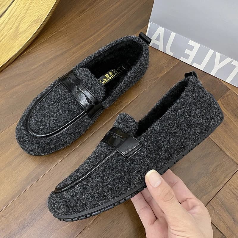 Mocassini pelosi casual per donna 2025 Inverno Nuovo caldo peluche Slip on Scarpe basse Scarpe casual in pelle con punta tonda in cotone Taglia grande 43