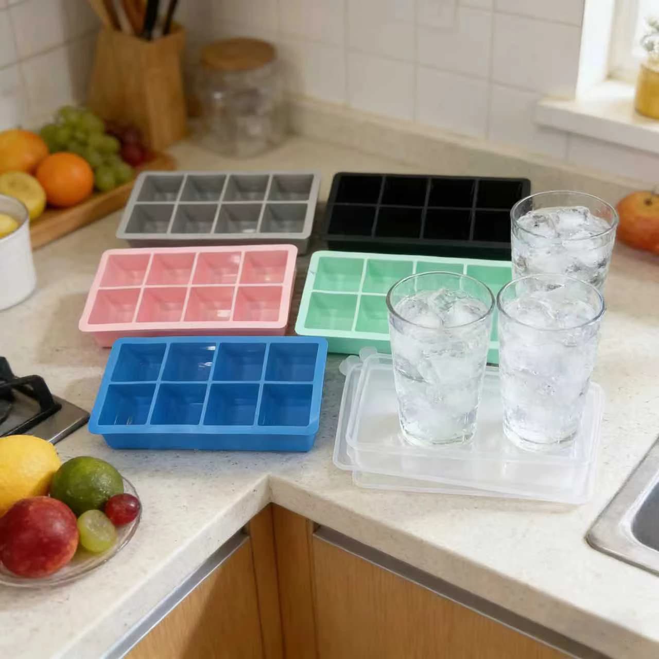 Stampo per cubetti di ghiaccio in silicone a 8 scomparti, grande e quadrato, con coperchio, resistente e flessibile, per congelatore, cucina e pasticceria.
