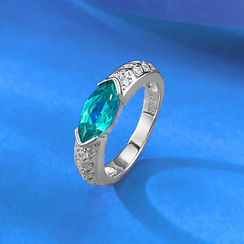 Anello personalizzato da donna con intarsio in argento 925, diamante verde ad alto contenuto di carbonio a forma di marquise 5*10mm, semplice e adatto per tutti i giorni.