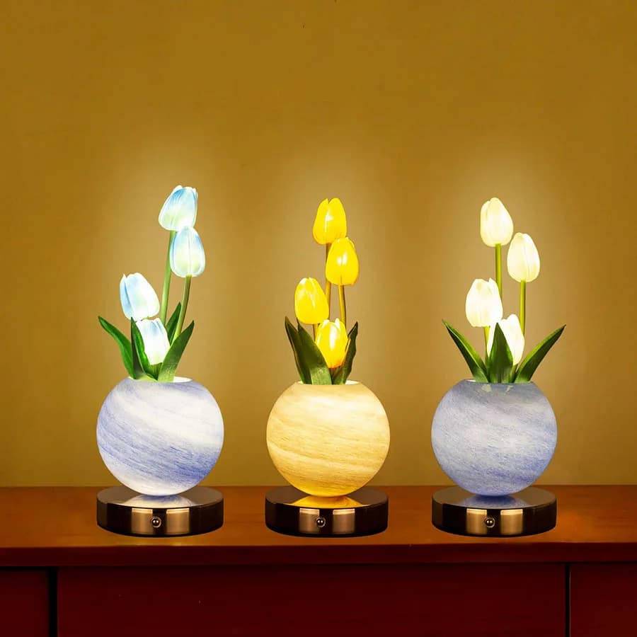 Luce notturna Led Tulip Planet Camera da letto Comodino Luce ambientale Simulazione Bouquet Lampada da tavolo decorativa Ornamento