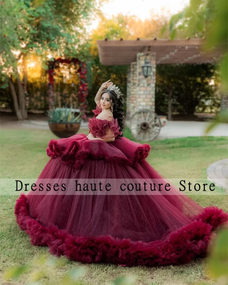 Abito Quinceanera con perline in tulle bordeaux lucido Abito da ballo 2025 con volant messicano al largo della spalla Abito dolce 16 Corsetto personalizzato