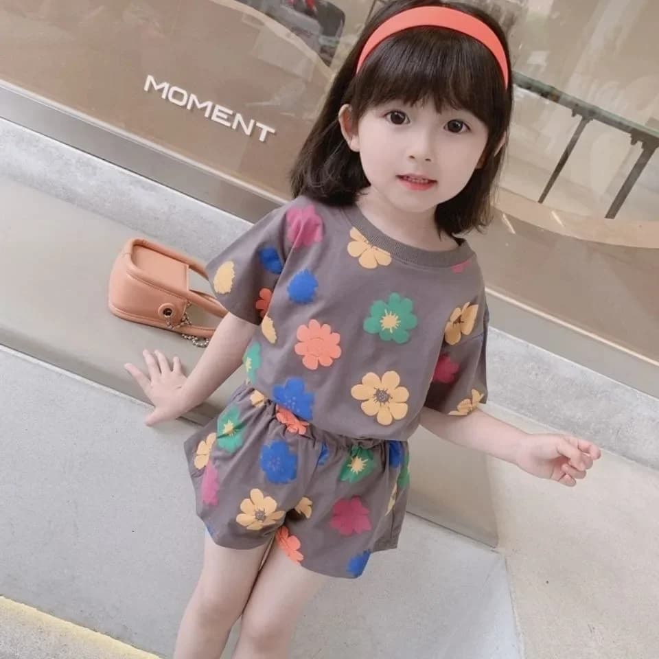Set di vestiti con stampa floreale per neonate T-shirt e pantaloncini girocollo estivi Completo per bambini Moda Top Bottom 2 pezzi Abiti Tuta