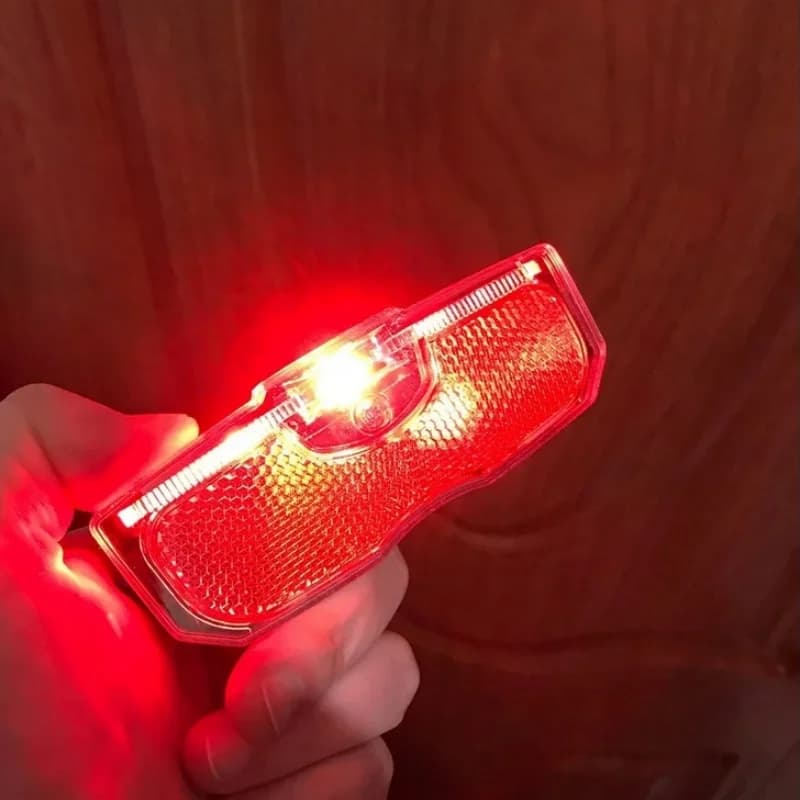 Fanale posteriore per riflettore posteriore per bicicletta per portapacchi Fanale posteriore riflettente alimentato a batteria Accessori per biciclette