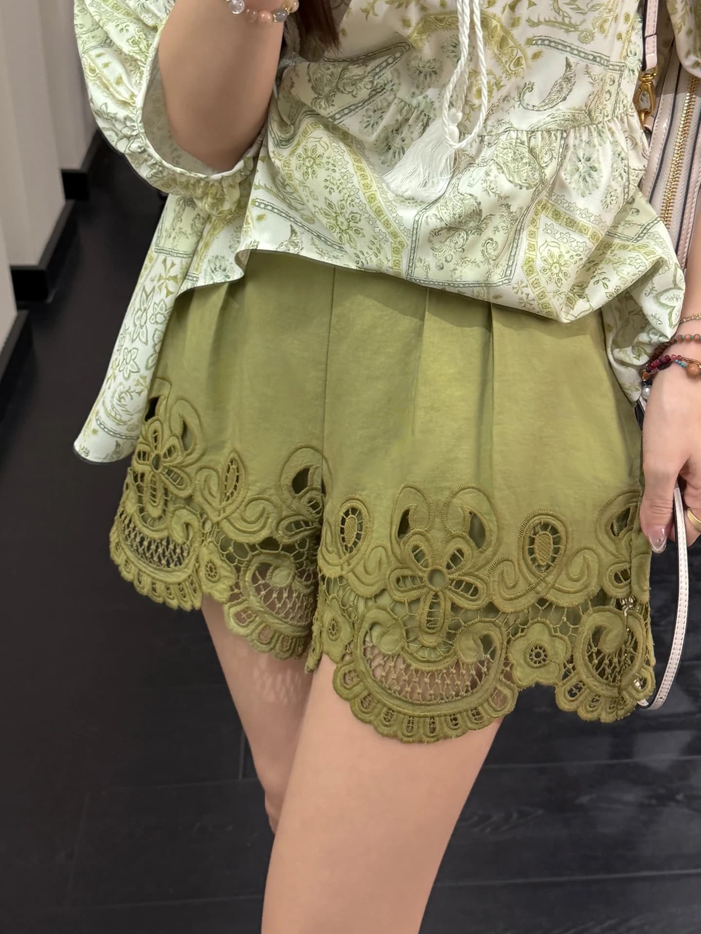 Pantaloncini a trapezio in cotone verde ricamato, comodi, casual, a vita alta, elastici, stile coreano, per il pendolarismo, da donna, per tutti i giorni