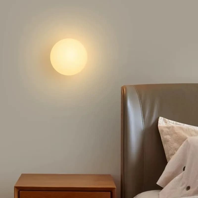 Lampada da parete a sfera in vetro Luci a LED Comodino moderno per camera da letto Luce rotonda in vetro per la decorazione del soggiorno Corridoio Bagno Sconce minimalista