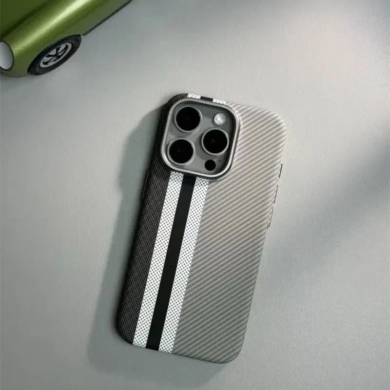 Custodia magnetica per telefono in fibra di carbonio per iPhone 15 13 14 16 Pro Max Custodia di ricarica wireless Fotocamera in lega Lente in metallo Copertura MagSafe