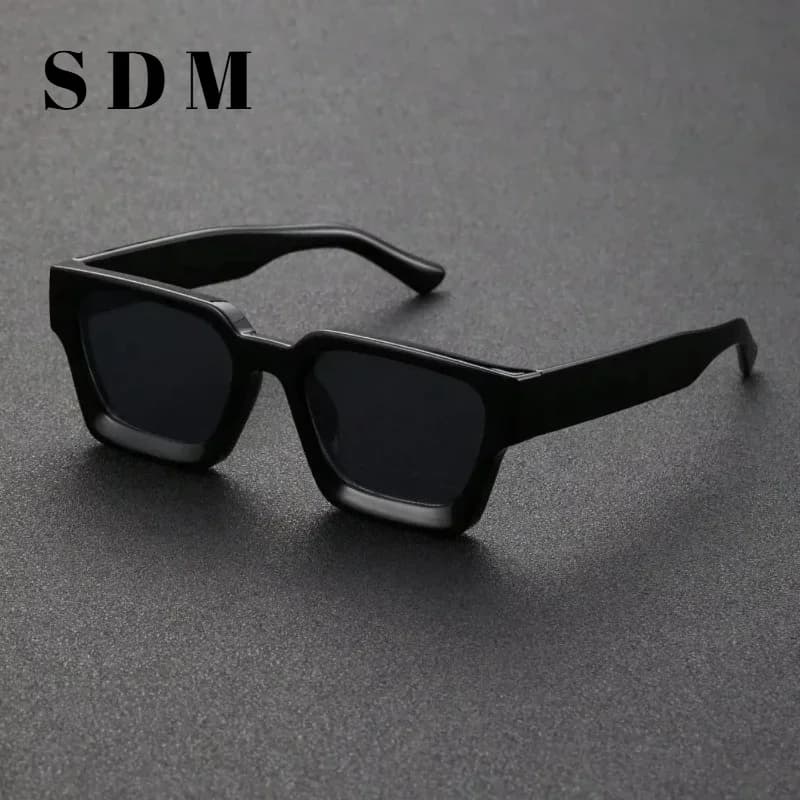 1 paio di occhiali da sole unisex con montatura quadrata in plastica alla moda per fotografia di strada e viaggi in spiaggia, accessori per la guidaKV