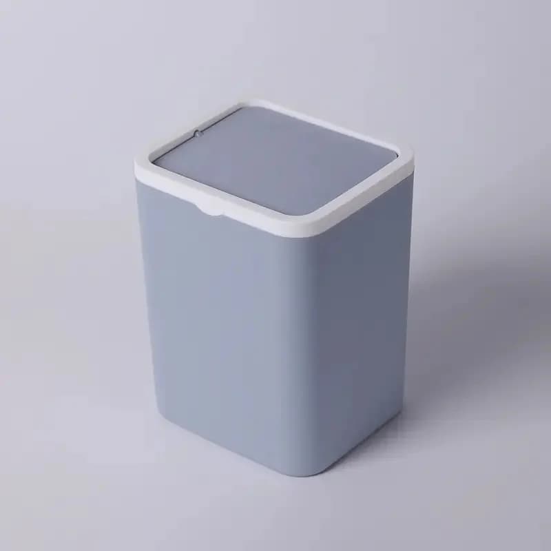Mini contenitore quadrato con coperchio, cestino da scrivania in plastica, cestino compatto per la scrivania di casa con coperchio ribaltabile, piccolo contenitore per rifiuti