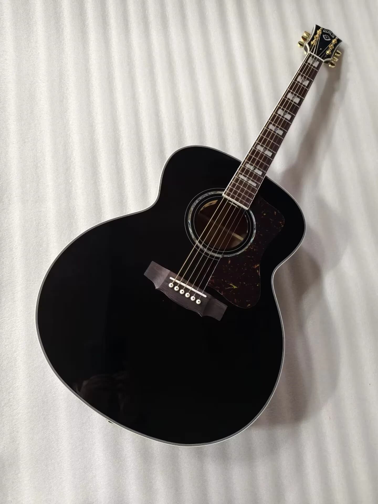 Chitarra professionale Jumbo, top solido, finitura nera, stile Guild, chitarra acustica elettrificata a 6 corde