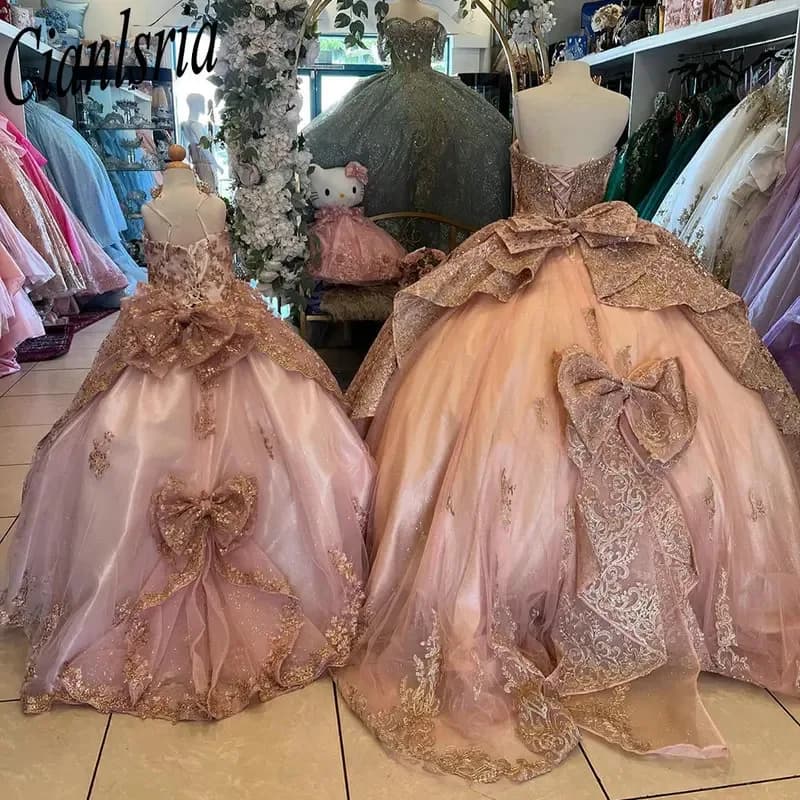 Abiti Quinceanera senza maniche con scollo a cuore in oro rosa Abito da ballo con volant in cristallo glitterato Fiocco dolce 15 anni messicano personalizzato